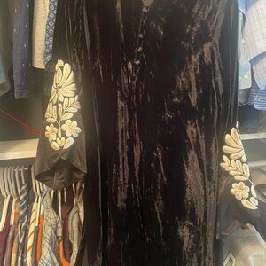 Elegant Black Velvet Dress with Floral Embroidery